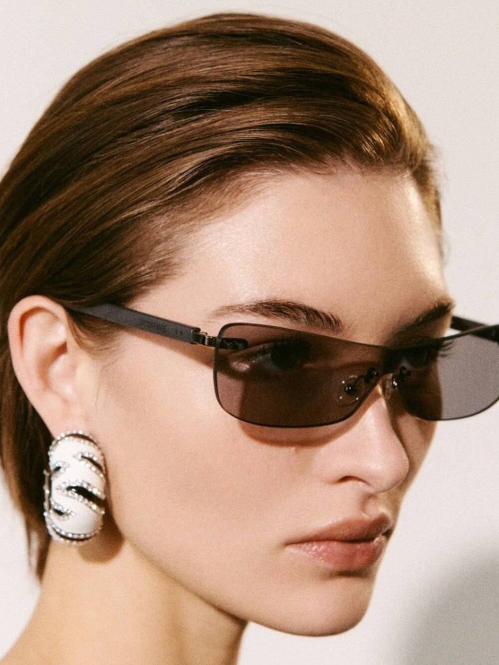 Jacquemus MIRADA JAC/69 C1 Shield Sunglasses - Matte Grey\Grey - Picture 4 of 10